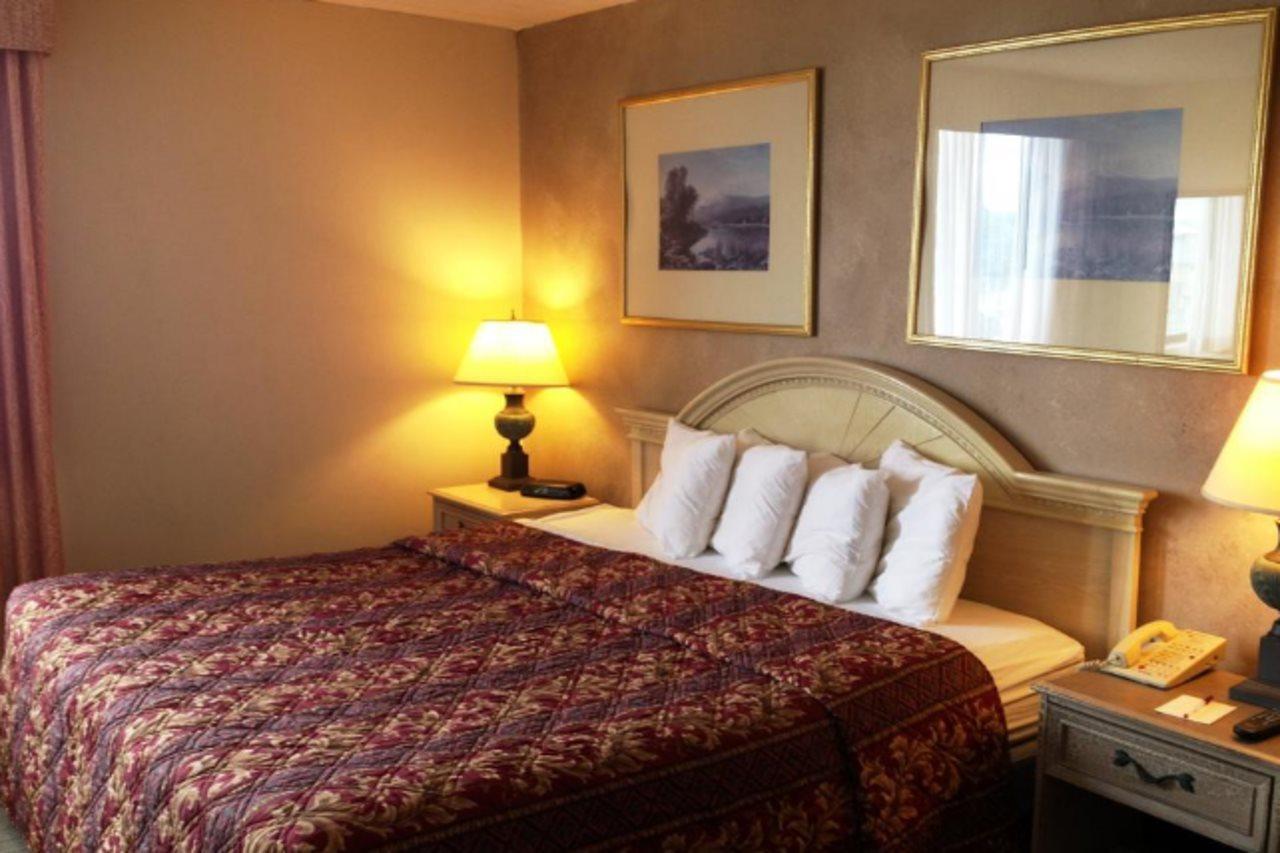Fairbridge Hotel Cleveland East Wickliffe Bagian luar foto