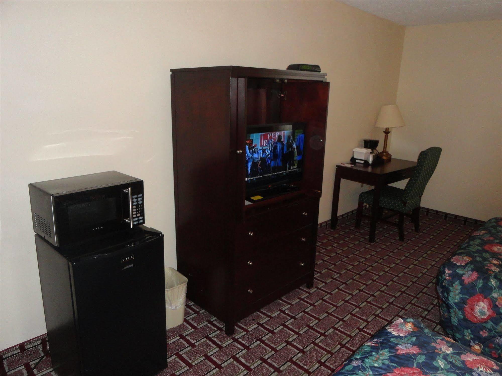 Fairbridge Hotel Cleveland East Wickliffe Bagian luar foto
